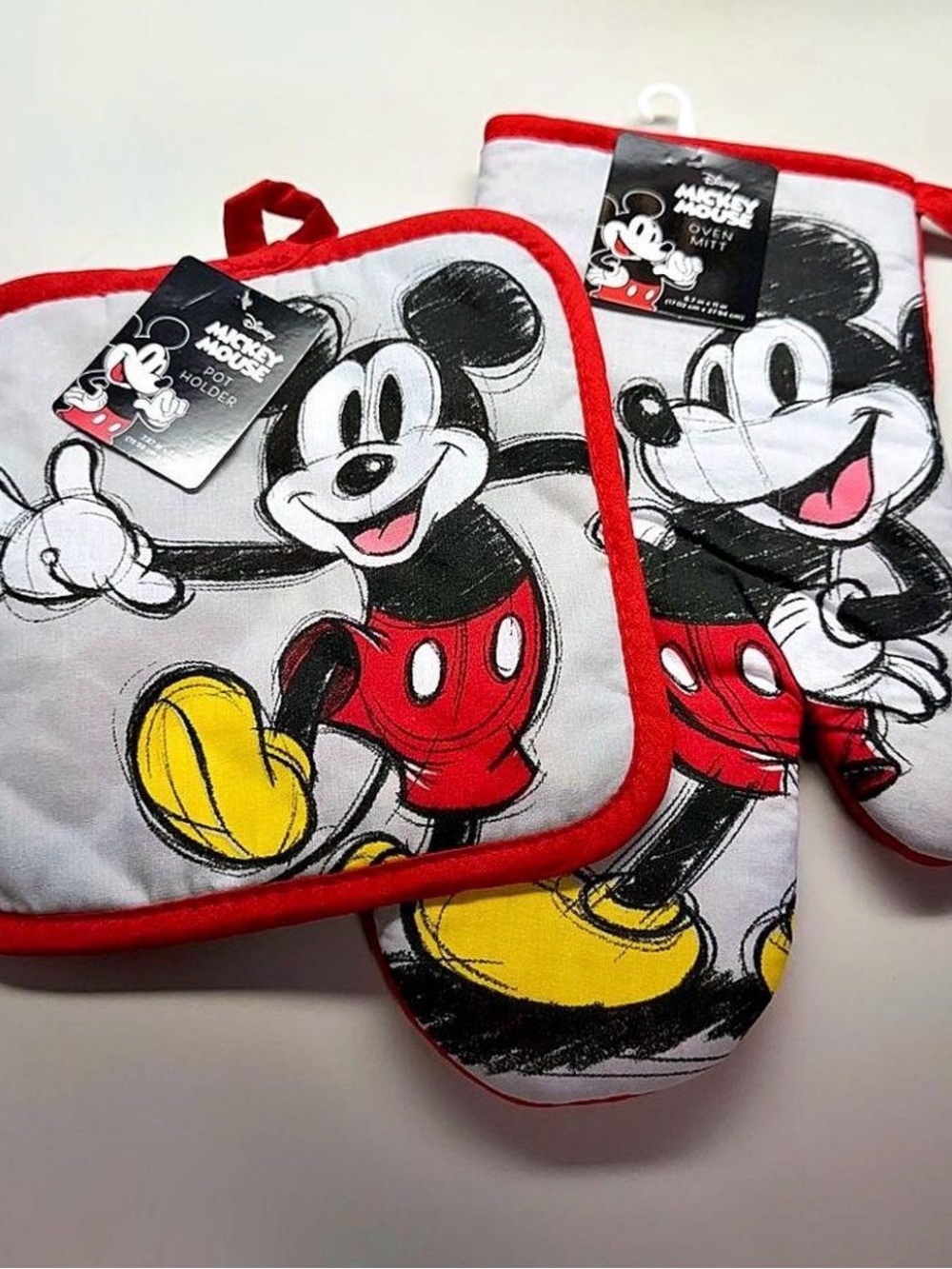 Disney Mickey Mouse 2 pc Oven Mitt and Pot Holder Set